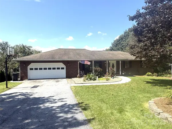 124 Mountain Valley Drive, Hendersonville, NC 28739