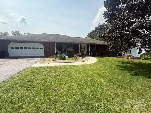 124 Mountain Valley Drive, Hendersonville, NC 28739 - Image #2