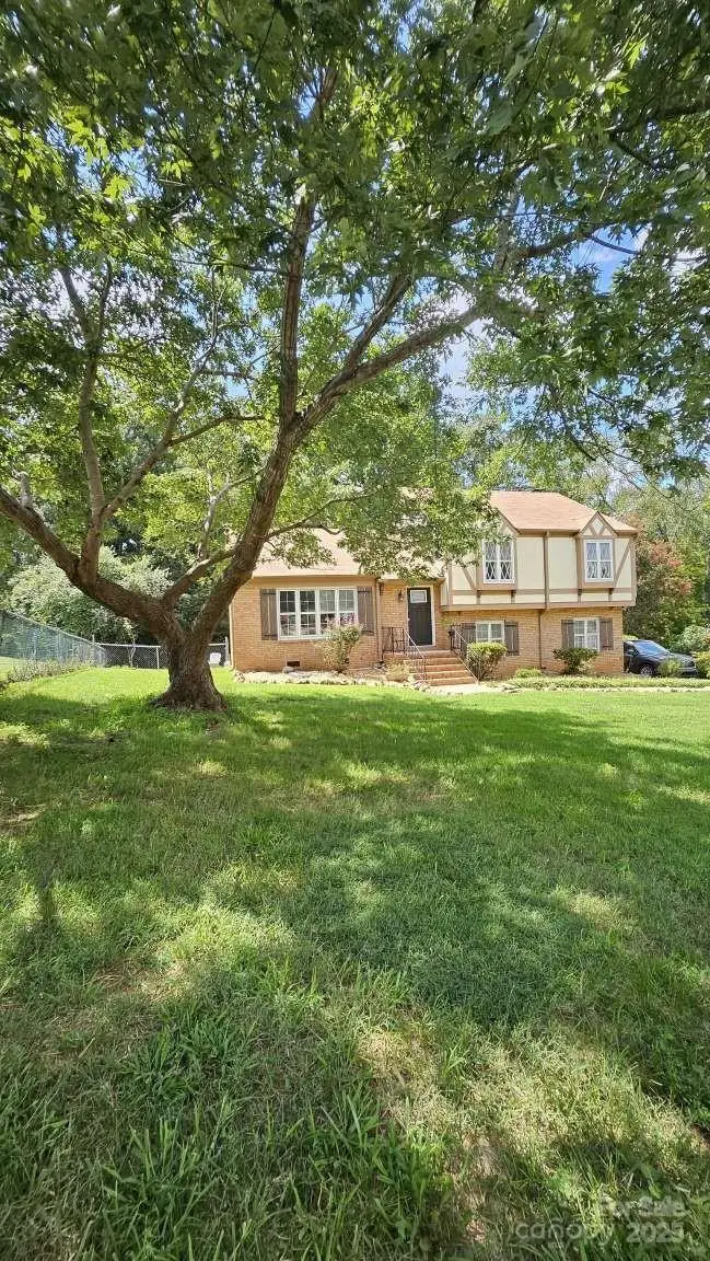 615 Braxfield Drive, Charlotte, NC 28217 - Image #2