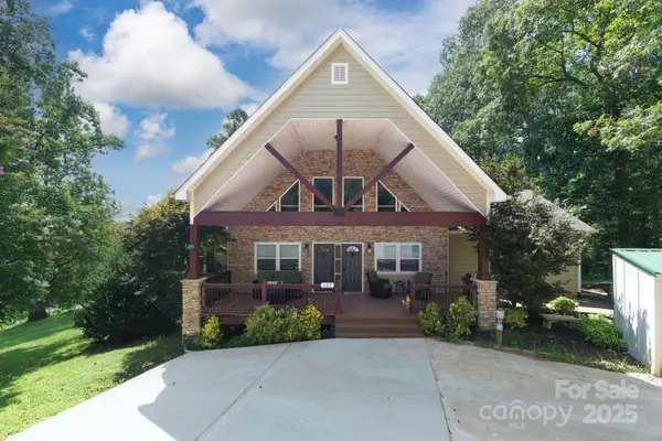 127 Deer Hill Lane, Weaverville, NC 28787