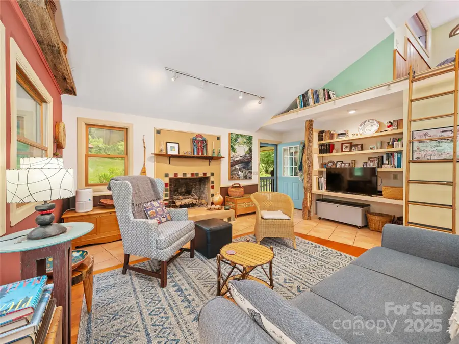 9405 Nc 261 Highway, Bakersville, NC 28705 - Image #2