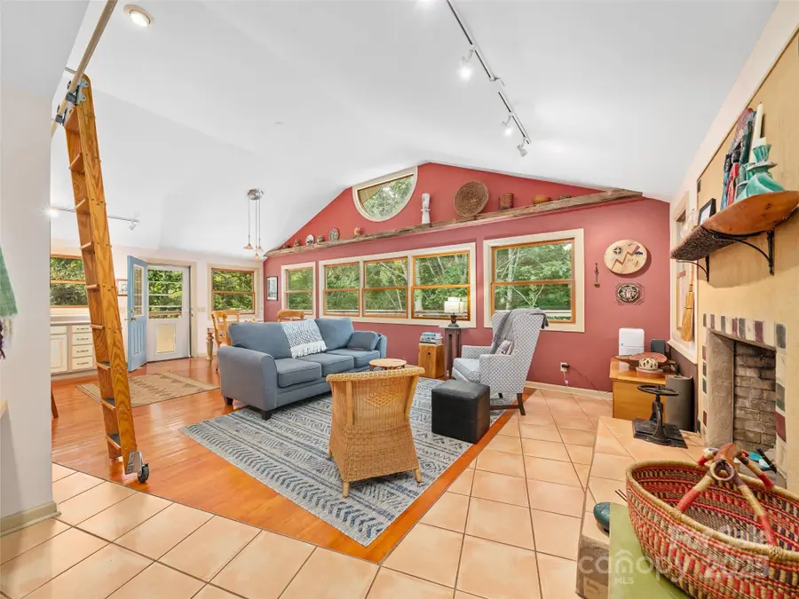 9405 Nc 261 Highway, Bakersville, NC 28705 - Image #3