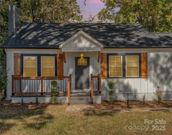 2104 St Mark Street, Charlotte, NC 28216