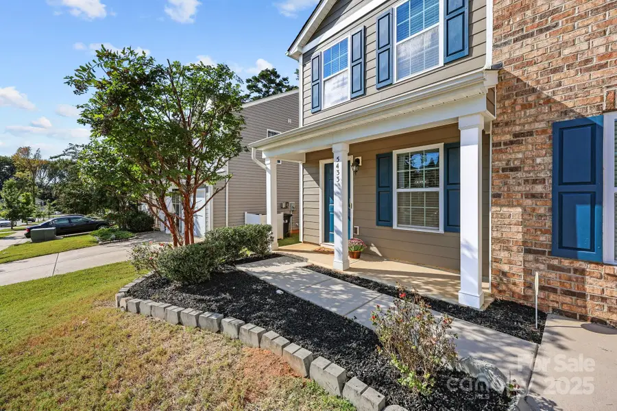5433 Tumbling Brook Lane, Charlotte, NC 28216 - Image #3