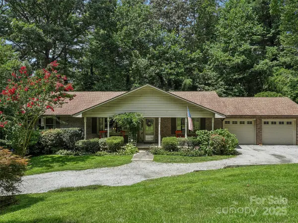 204 Fernwood Drive, Hendersonville, NC 28791