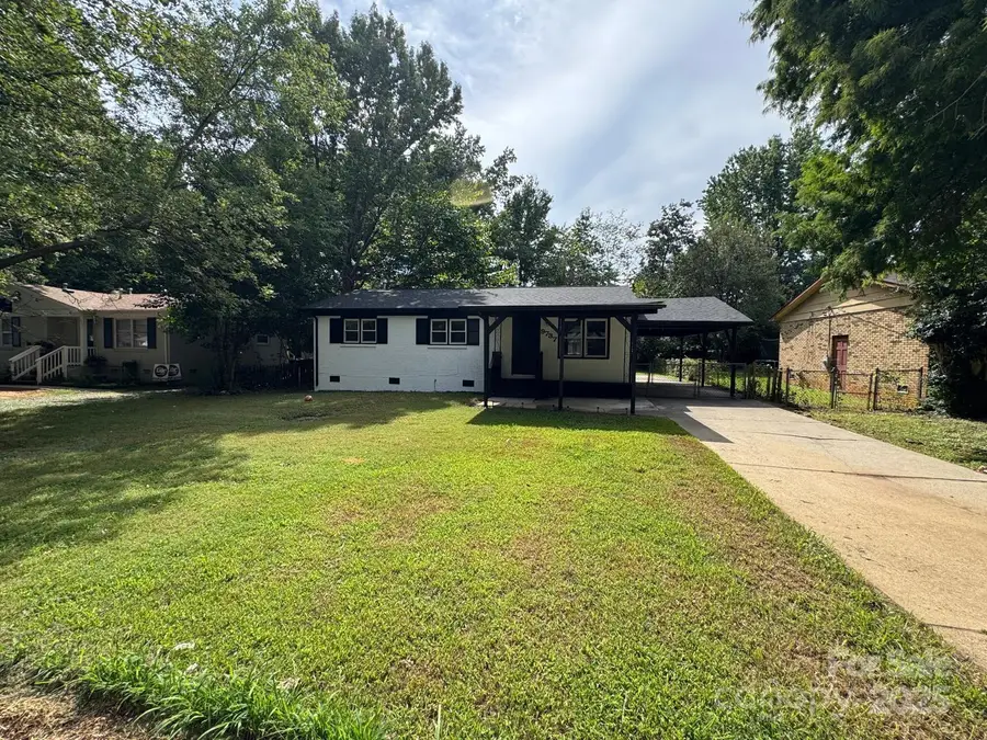 9737 Feldbank Drive, Charlotte, NC 28216 - Image #2