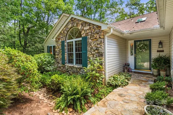 12 New Cross South, Asheville, NC 28805