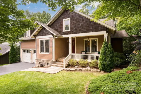 18 E Owl Creek Lane, Fairview, NC 28730