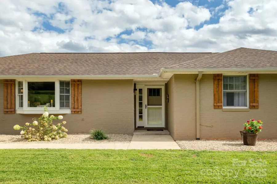 56 Beaumont Drive, Hendersonville, NC 28739 - Image #3