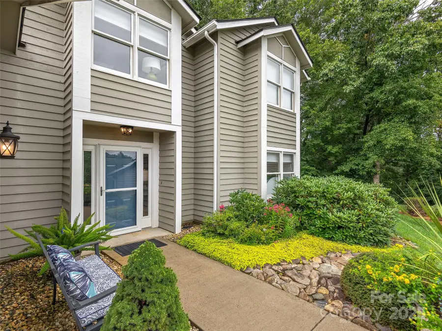 22 Cedarcliff Circle, Asheville, NC 28803 - Image #2