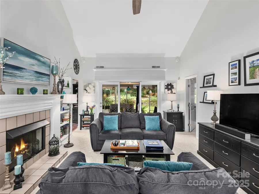 22 Cedarcliff Circle, Asheville, NC 28803 - Image #3