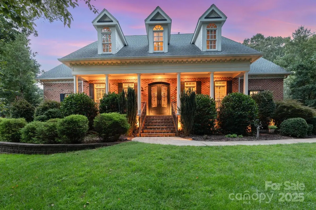6045 Oxfordshire Road, Waxhaw, NC 28173 - Image #1