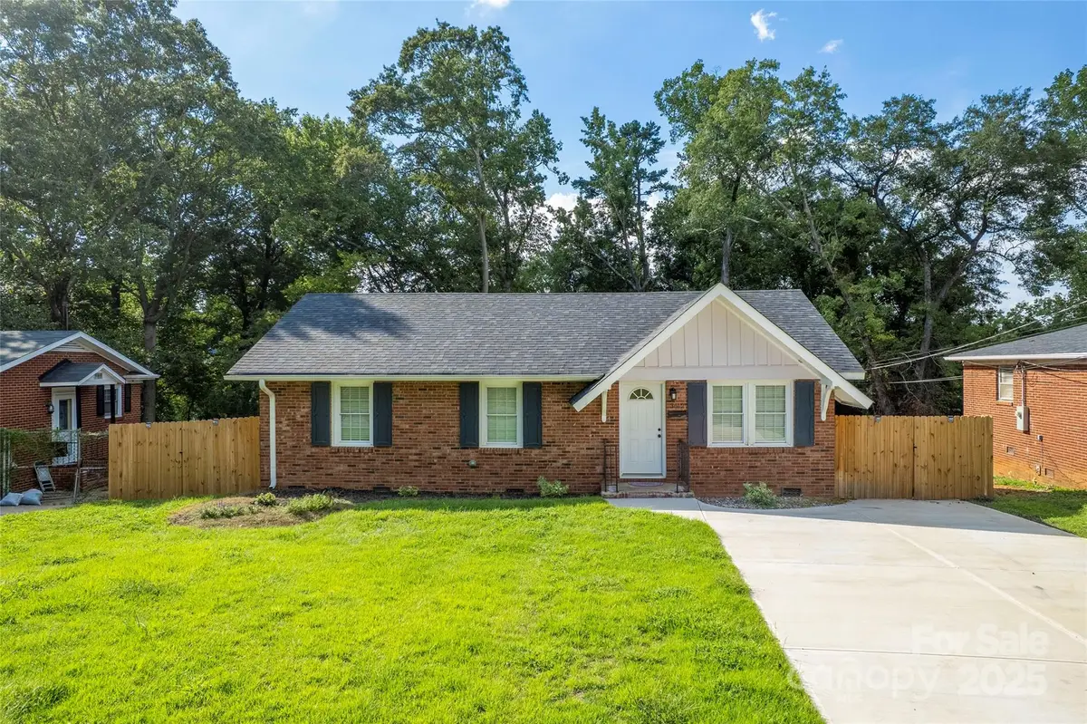 3612 Sargeant Drive, Charlotte, NC 28217 - Image #1