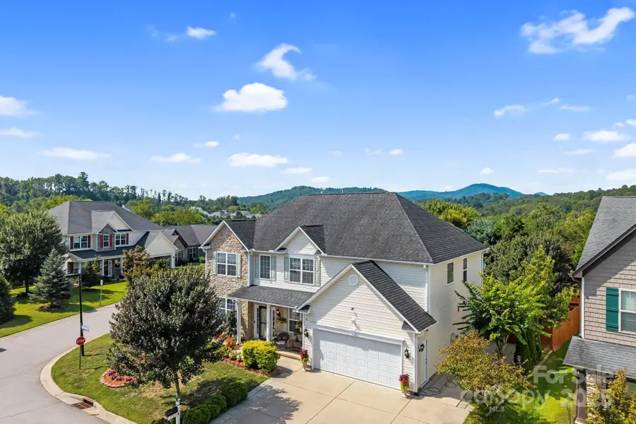 2 Breyerton Court, Asheville, NC 28804 - Image #2