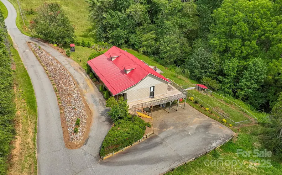300 Dogwood Lane, Burnsville, NC 28714 - Image #2