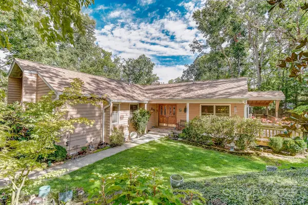 75 S Black Oak Drive, Asheville, NC 28804