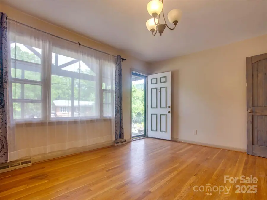 71 Pleasant Ridge Drive, Asheville, NC 28805 - Image #3