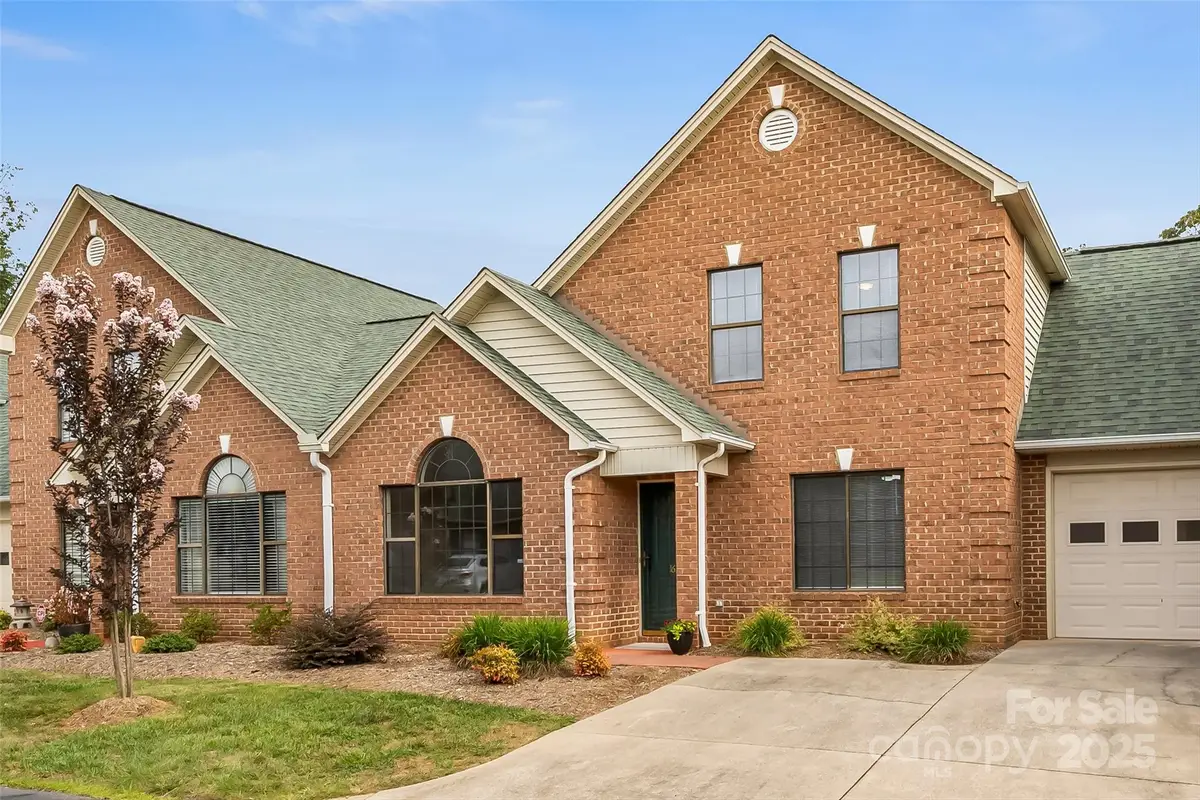 1635 20th Avenue Court Ne, Hickory, NC 28601 - Image #1