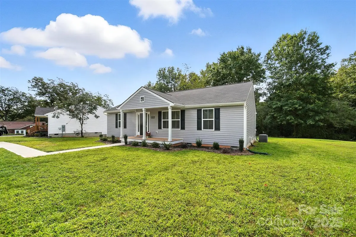 3321 15th Avenue Sw, Hickory, NC 28602 - Image #1