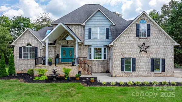 1801 Twin Ponds Drive, Hickory, NC 28602