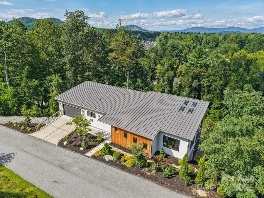 55 Laurel Spring Lane, Hendersonville, NC 28739 - Image #3