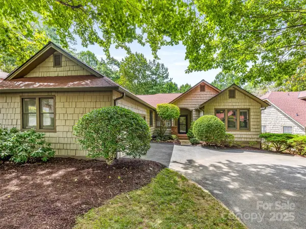 14 Lacoste Drive, Hendersonville, NC 28739