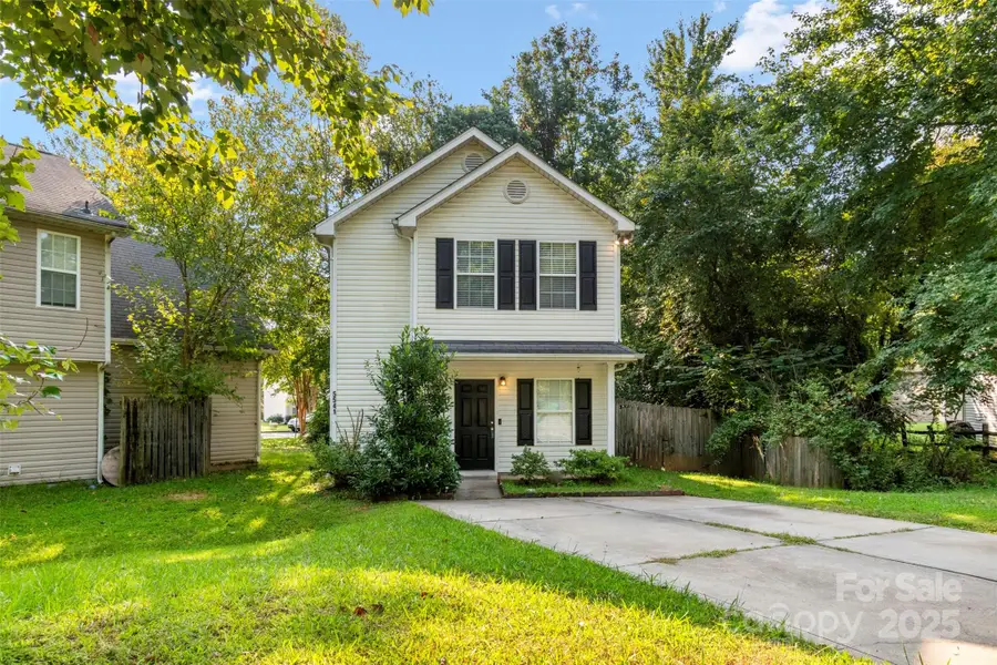 5541 Peachwood Drive, Charlotte, NC 28216 - Image #2
