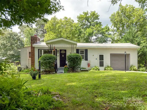 1323 Locust Grove Road, Hendersonville, NC 28792