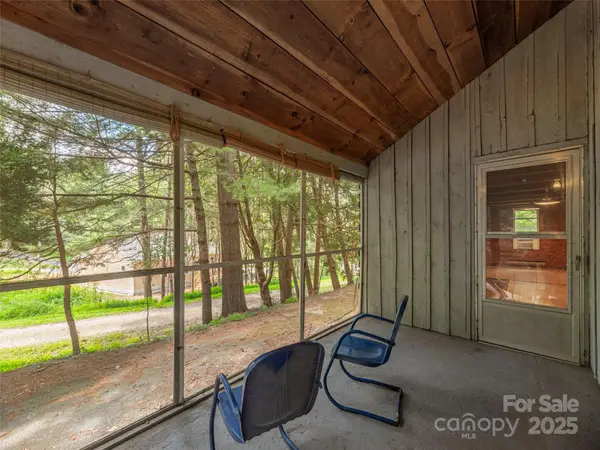 10 Beaverdam Knoll Road, Asheville, NC 28804