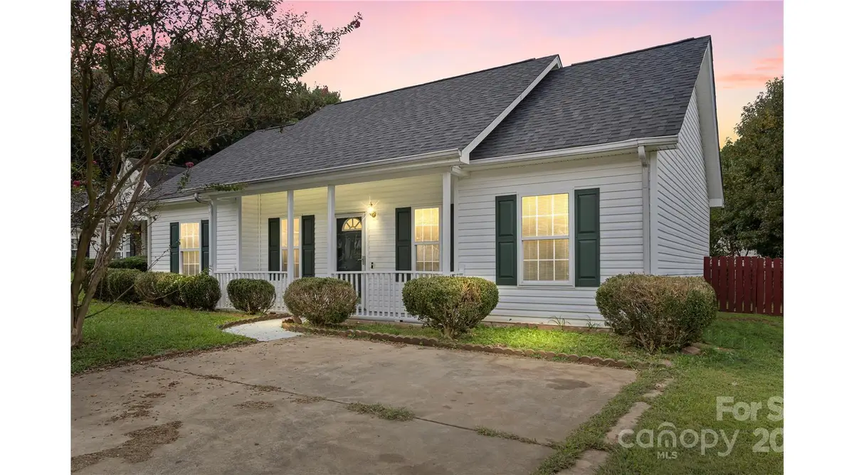 1917 Nigel Court, Charlotte, NC 28213 - Image #1