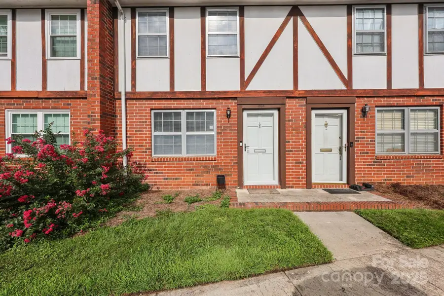 1300 Larchmont Place #208, Salisbury, NC 28147 - Image #3