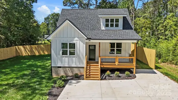 67 Valentine Street, Flat Rock, NC 28731