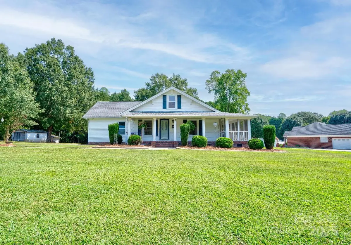 913 E Academy Street, Cherryville, NC 28021 - #1