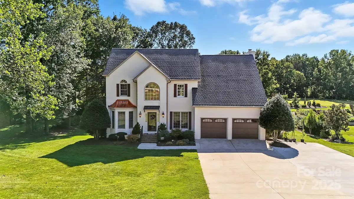 4921 Elmhurst Drive Ne, Hickory, NC 28601 - Image #1