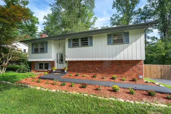 402 Comet Drive, Hendersonville, NC 28791