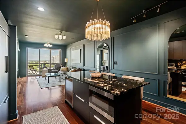 333 W Trade Street #1301, Charlotte, NC 28202