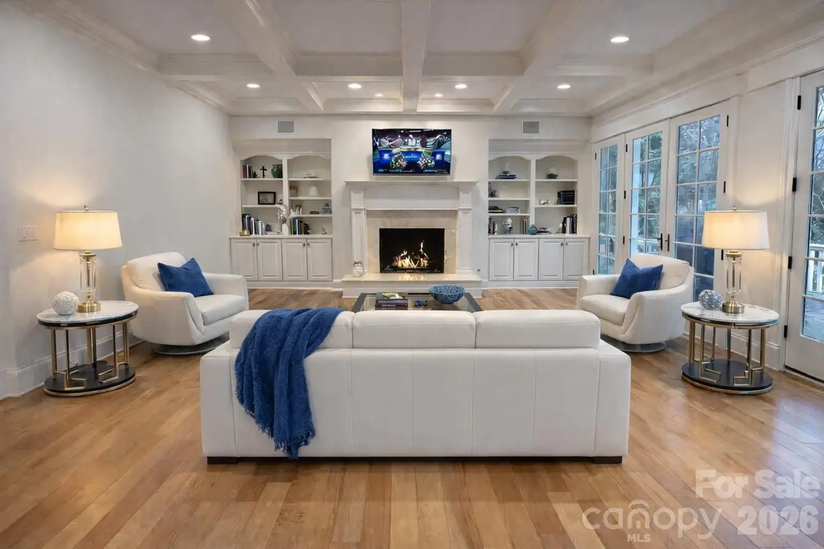 946 Laurel Creek Lane, Charlotte, NC 28211 - Image #1