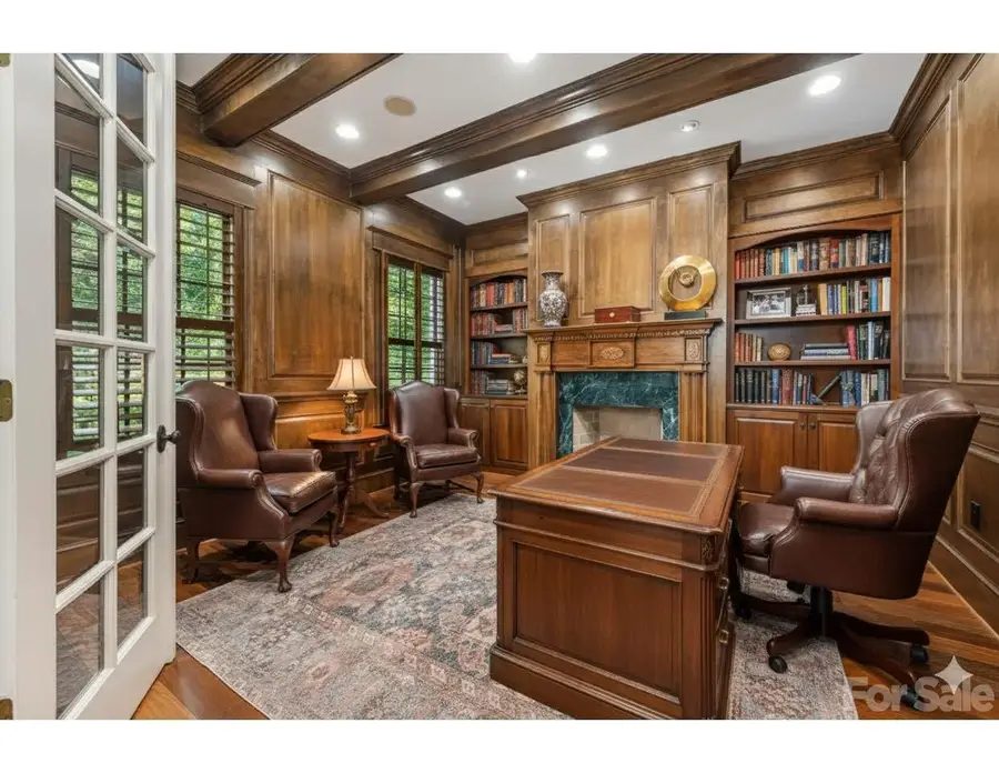 946 Laurel Creek Lane, Charlotte, NC 28211 - Image #2