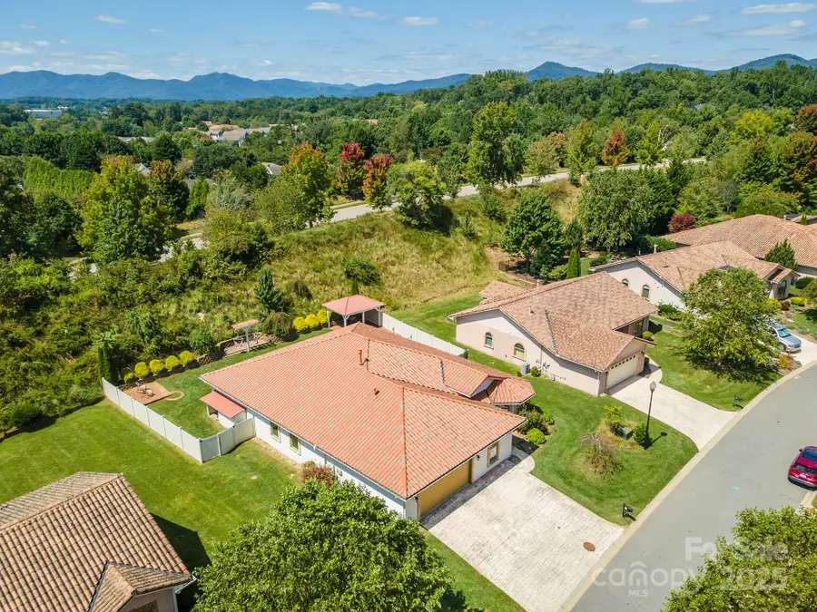 39 Pacifico Drive, Asheville, NC 28806 - Image #3