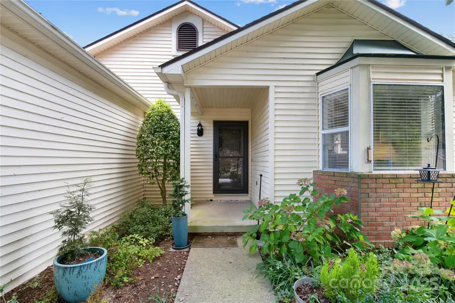 129 Exeter Court, Hendersonville, NC 28791 - Image #2