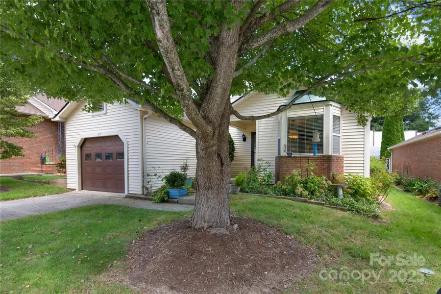 129 Exeter Court, Hendersonville, NC 28791 - Image #3