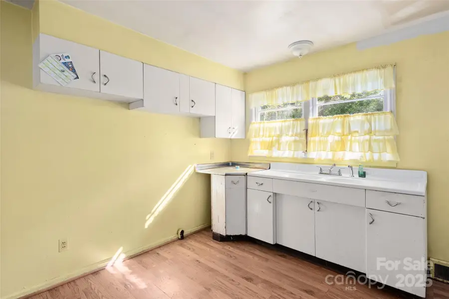 16 Melbourne Place, Asheville, NC 28801 - Image #2