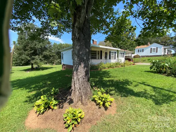 2842 1st Avenue Nw, Hickory, NC 28601