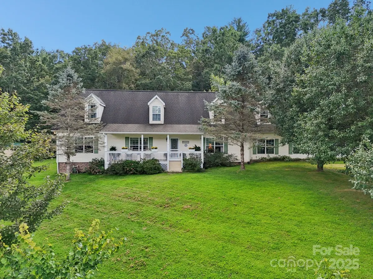 180 Chelsea Nix Lane, Hendersonville, NC 28792 - Image #1