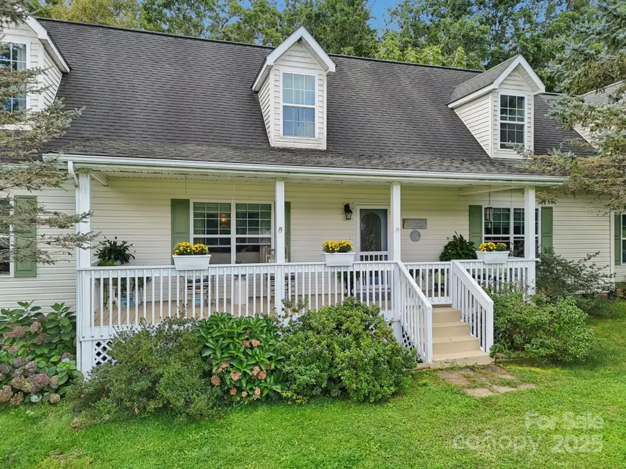 180 Chelsea Nix Lane, Hendersonville, NC 28792 - Image #2