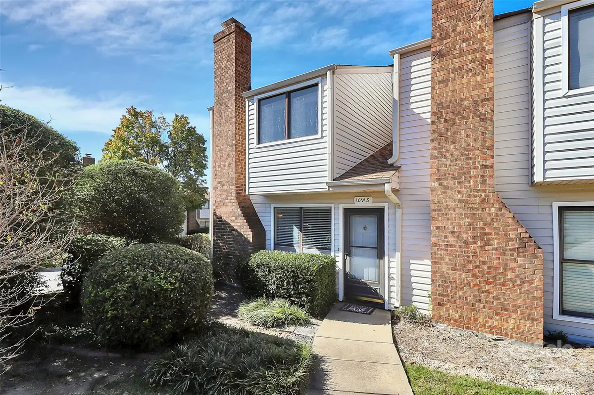 10918 Carmel Crossing Road, Charlotte, NC 28226 - Image #1