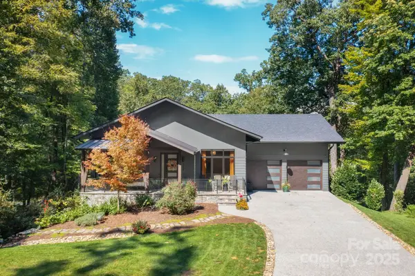 559 Shining Rock Path, Horse Shoe, NC 28742