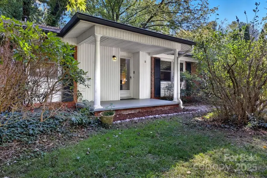 2 Fernbrook Place, Asheville, NC 28804 - Image #2