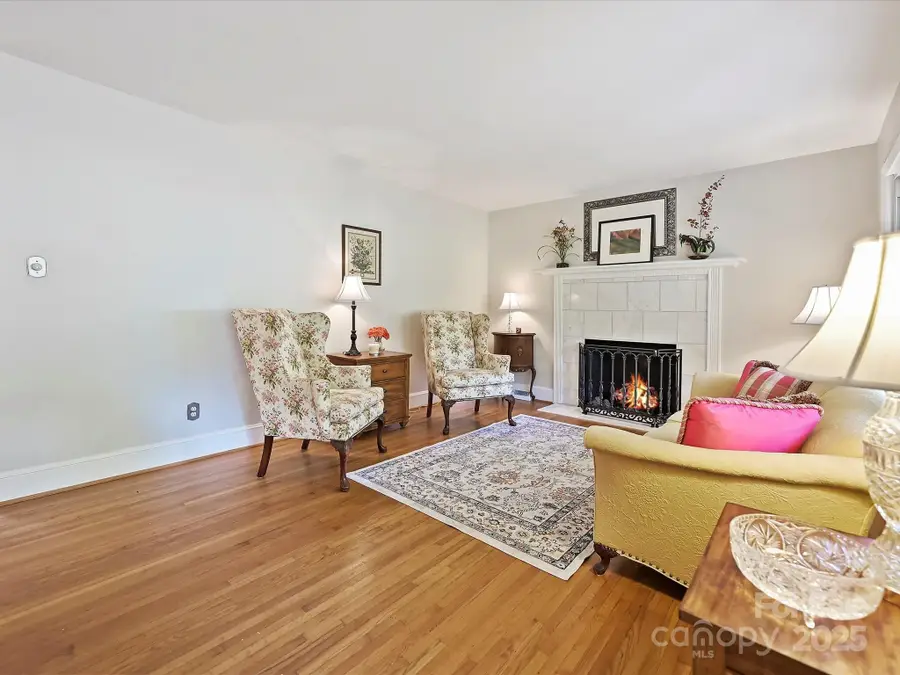 900 Camborne Place, Charlotte, NC 28210 - Image #2