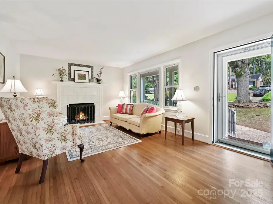 900 Camborne Place, Charlotte, NC 28210 - Image #3